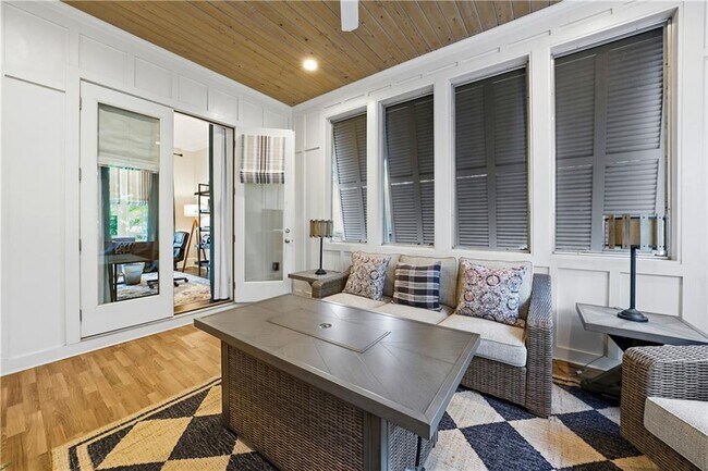 Building Photo - 1295 Cumberland Rd NE