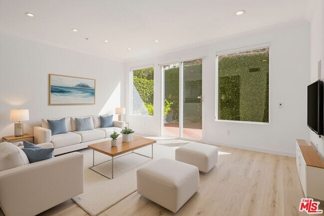Building Photo - 668 Palisades Dr