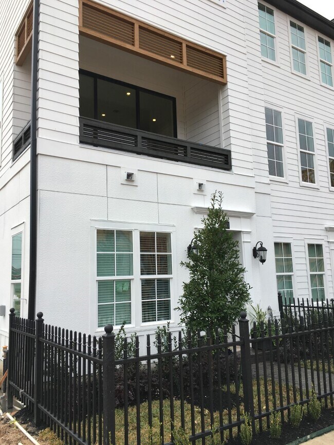Building Photo - 3403 Timbergrove Oaks St