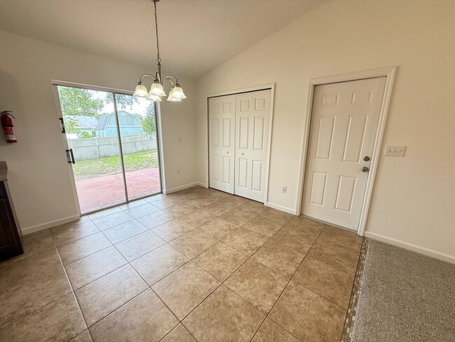 Building Photo - Charming 3/2 home