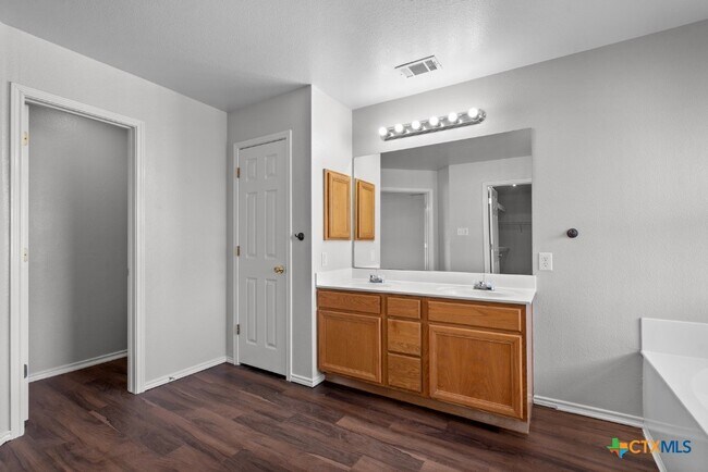 Building Photo - 2637 Dove Crossing Dr