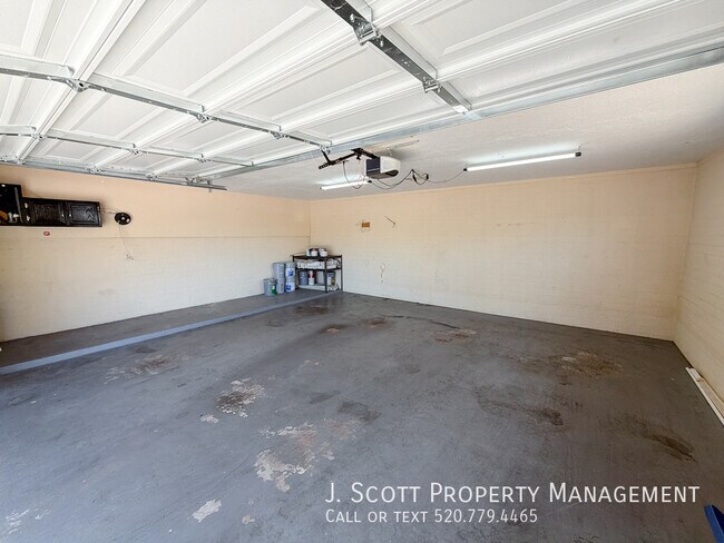 Building Photo - 3914 E Becker Ln