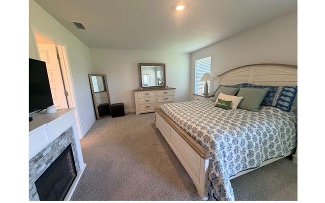Building Photo - 297 SW Silverpalm Dr