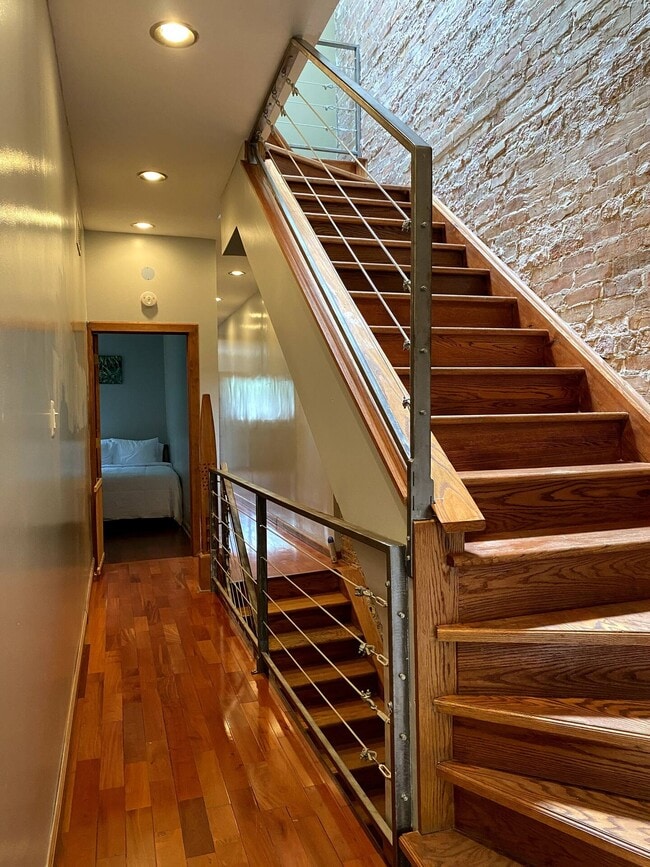 Building Photo - 419 E Oakwood Blvd