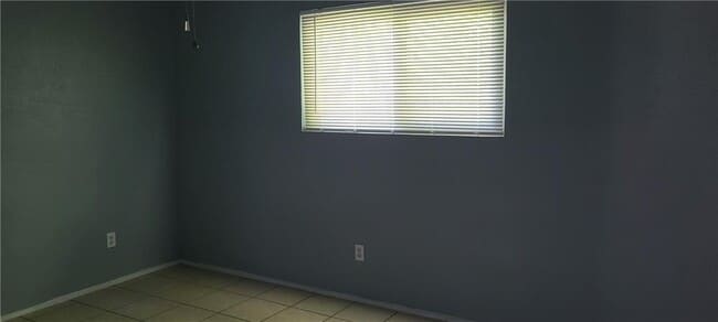 Building Photo - 822 Sahara Ave