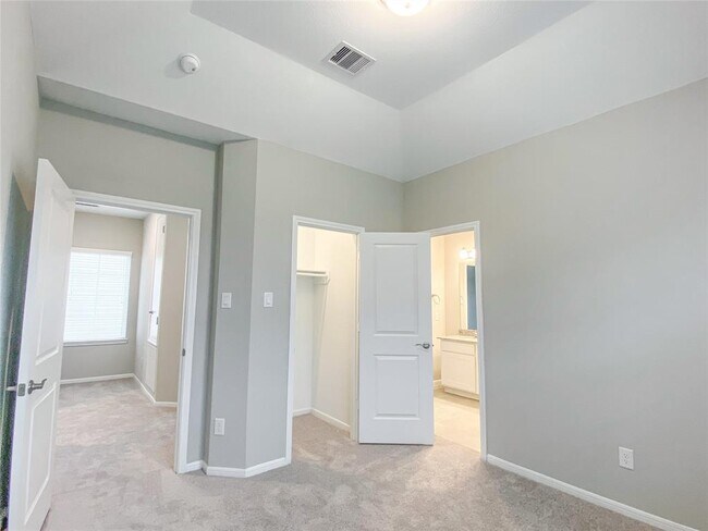 Building Photo - 9828 North Lakeview Mist Ct