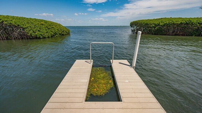 Building Photo - 1932 Harbourside Dr