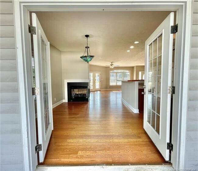 Building Photo - 108 Canyon Ct