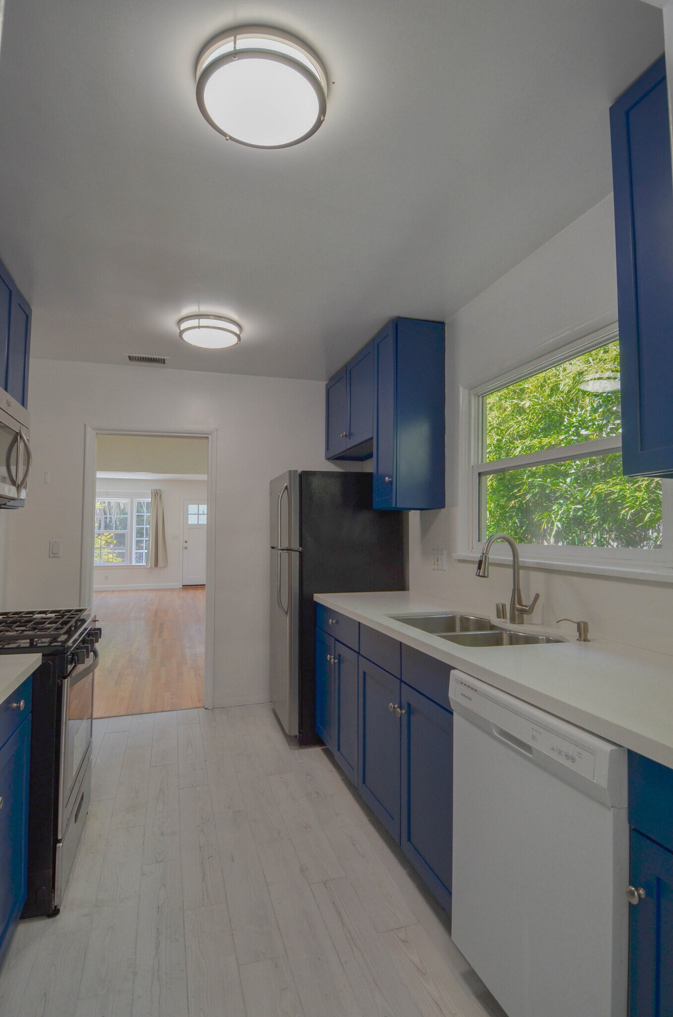 Building Photo - 3246 Barham Blvd