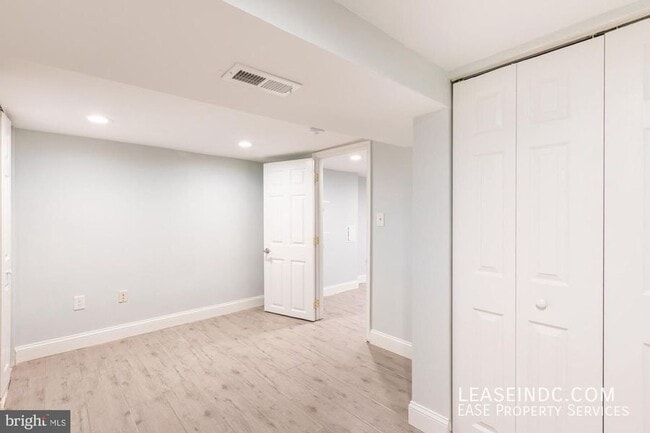 Building Photo - 624 Irving St NW