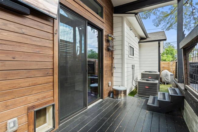 Building Photo - 2917 E 13th St