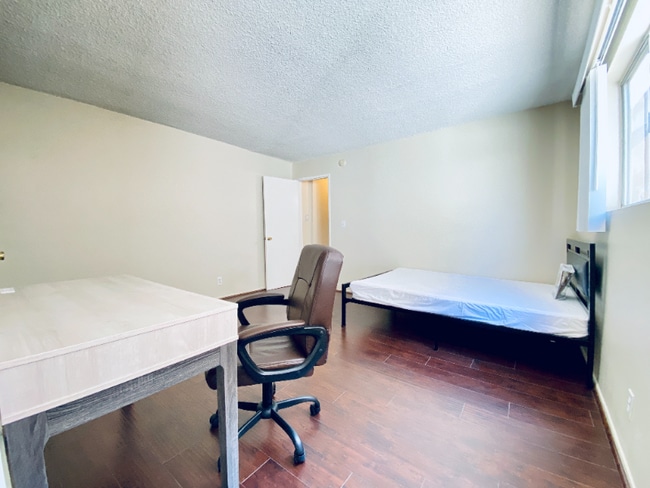 Building Photo - 1440 Centinela Ave