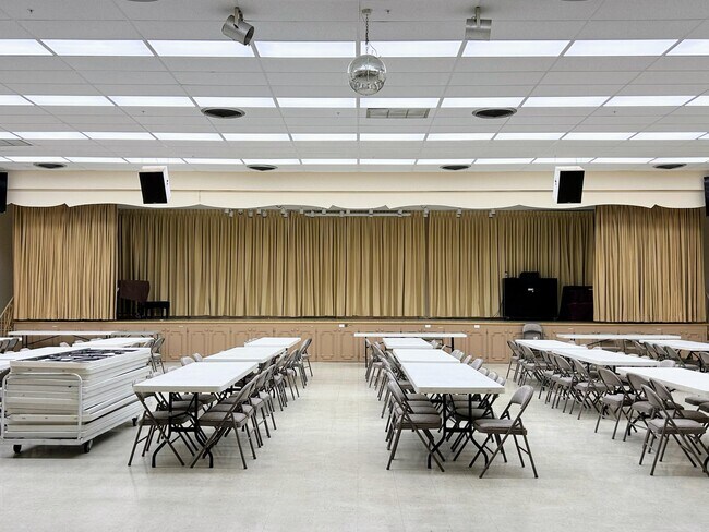 Building Photo - 620 Horizon W