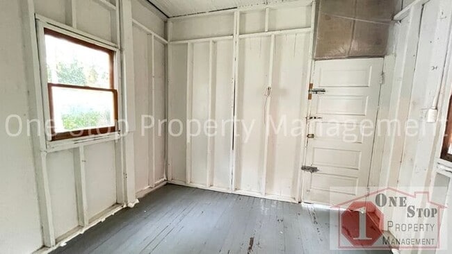 Building Photo - Gorgeous and Unique 2 Bedroom, 1 Bathroom ...
