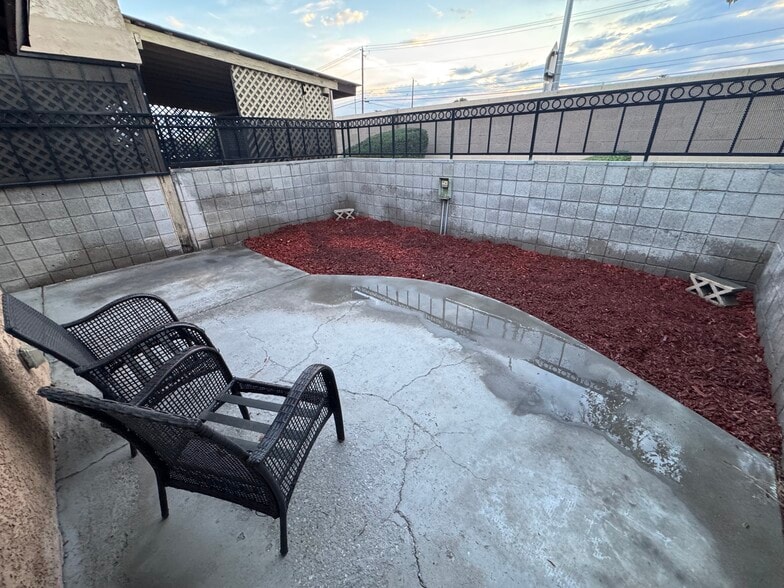 Building Photo - 5060 Village Dr