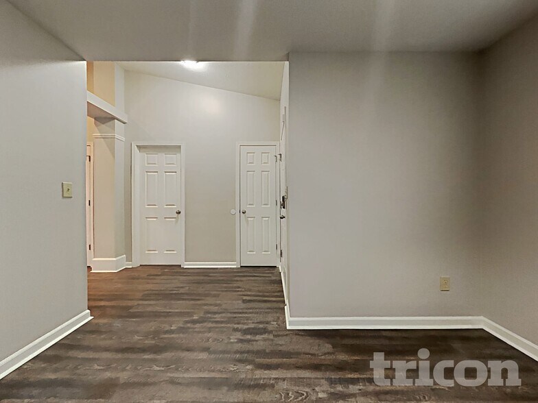 Building Photo - 2291 Hampton Dr