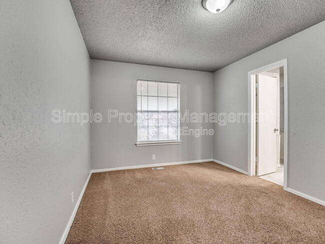 Building Photo - 101 E Platt Dr