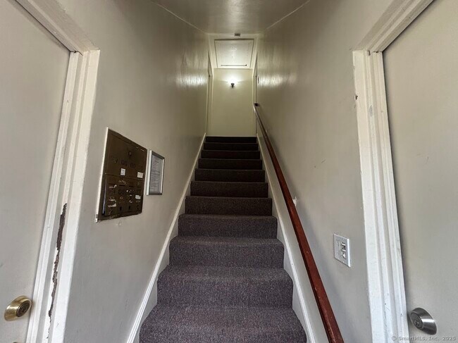 Building Photo - 5 Clarmore Dr