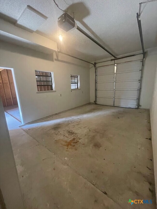 Building Photo - 1375 Canyon Trce