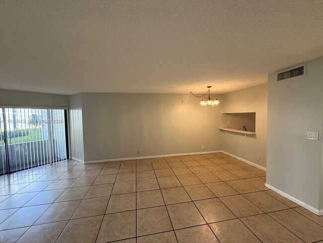 Building Photo - 1820 N Congress Ave