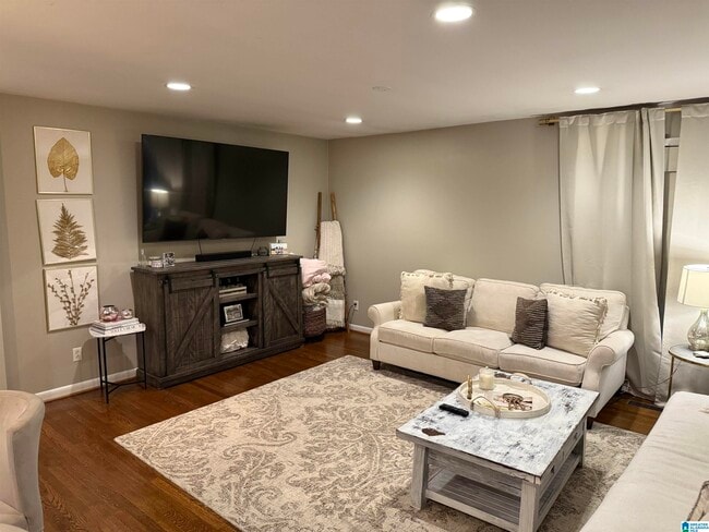 Building Photo - 3153 Woodhaven Dr