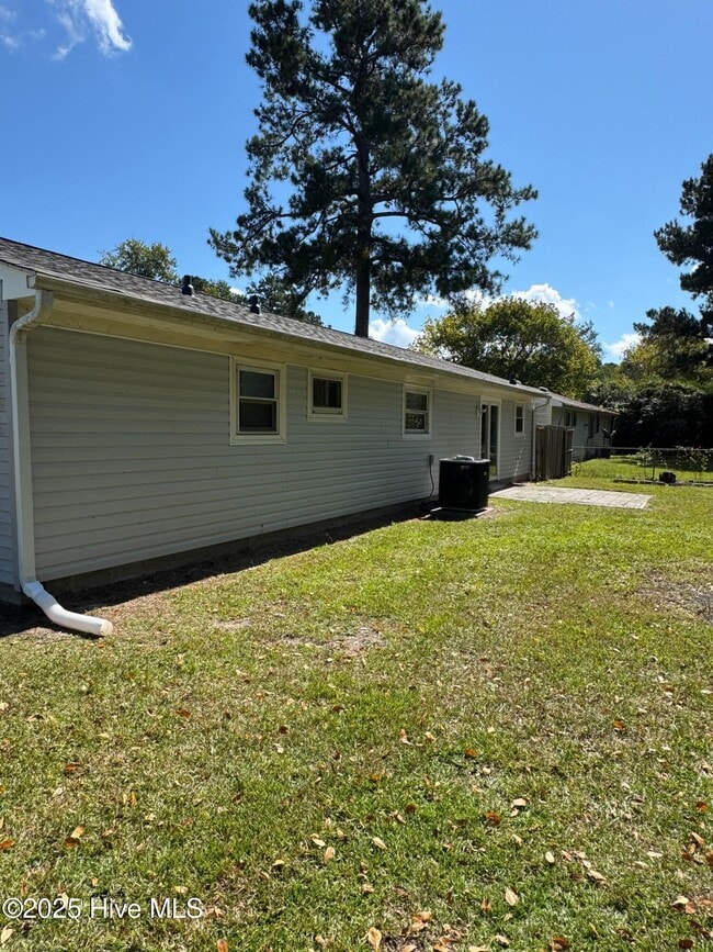 Building Photo - 502 Dale Ct