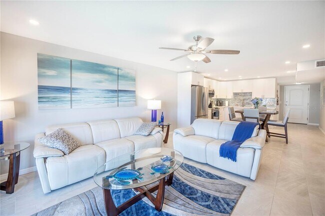 Building Photo - 7300 Sun Island Dr S
