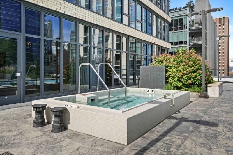 Building Photo - 728 N Wells St