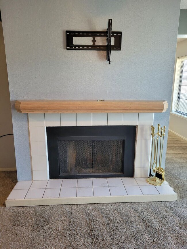 Building Photo - Affordable 2bed/2 bath Condo is Beautiful ...