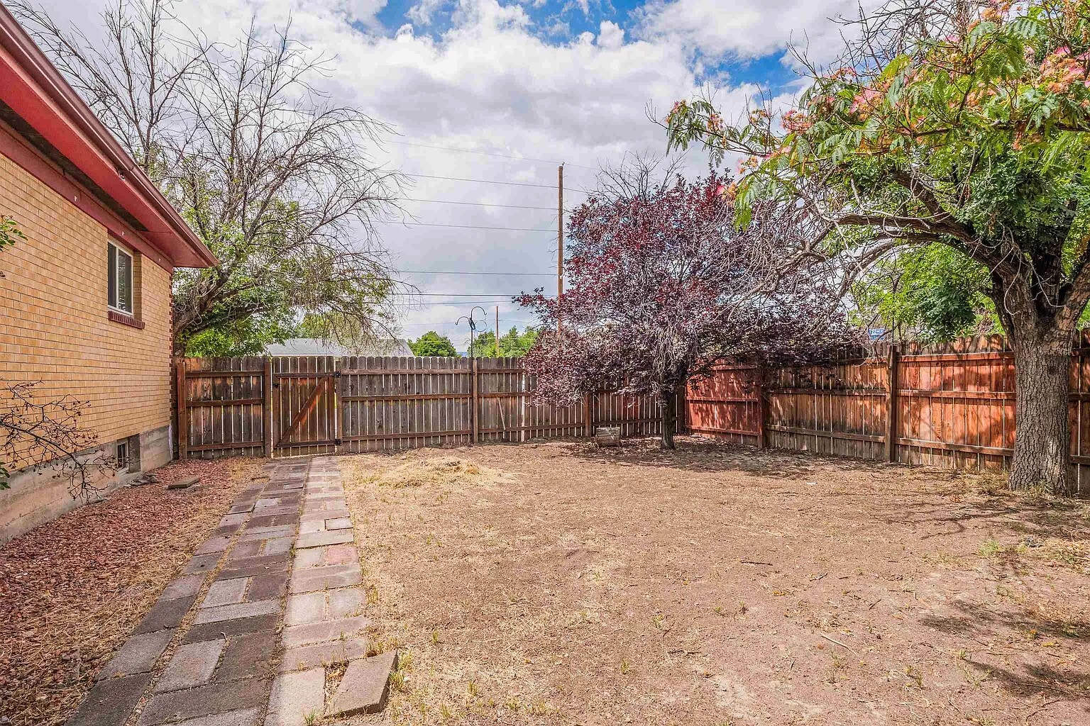 Building Photo - 2202 Orchard Ave