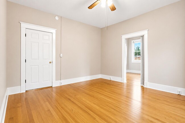 Building Photo - 1011 Gratz St