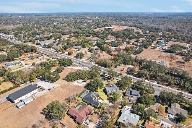 Building Photo - 918 Academy Dr