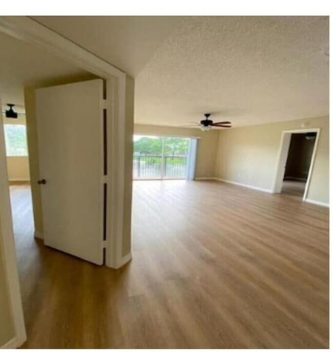 Building Photo - 600 Crestwood Ct N