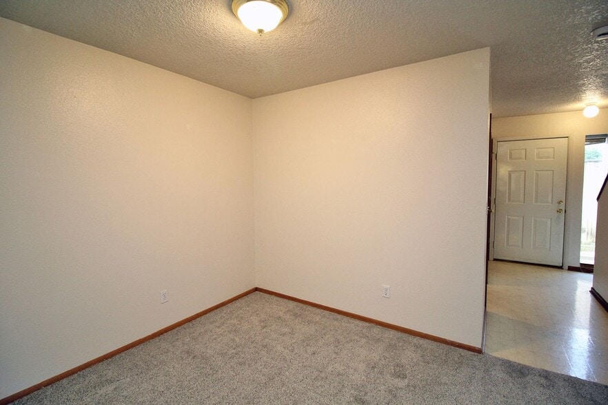 Building Photo - 470-470 W Gloucester St