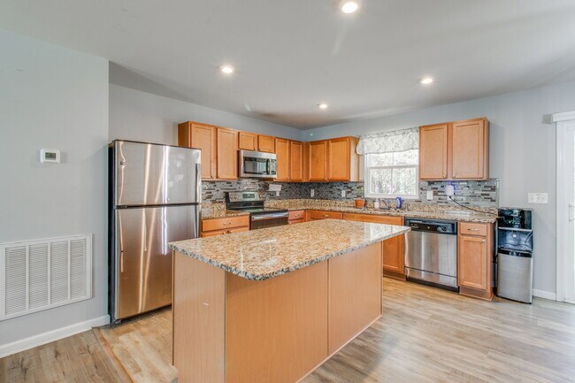 Building Photo - 1108 Lake Village Dr