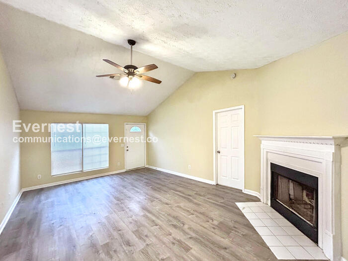 Building Photo - 9151 Clubhouse Dr