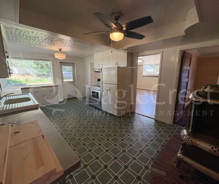 Building Photo - 603CHERRY