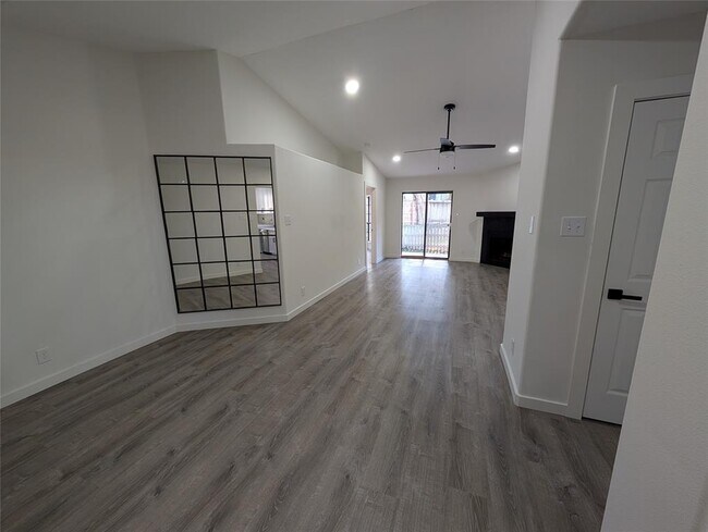 Building Photo - 1601 Faro Dr