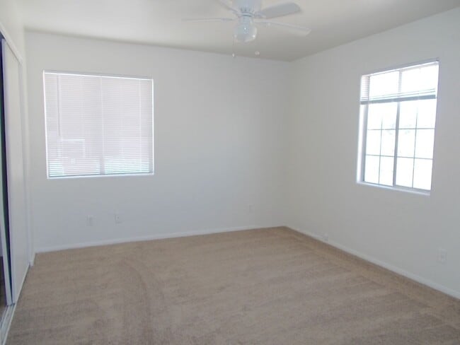 Building Photo - Beautiful 2 Story Home in Northwest!