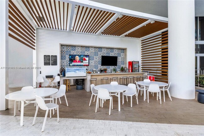 Building Photo - 16385 Biscayne Blvd