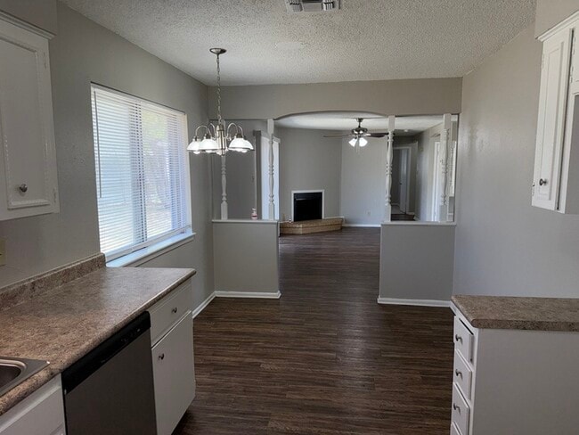 Building Photo - 5015 David Scott Dr