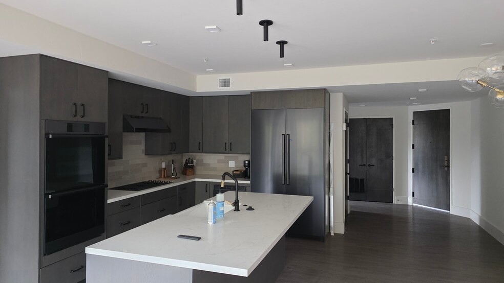 Kitchen Island - 80 W Main St