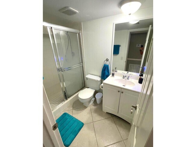 Building Photo - 2805 SW 22nd Ave