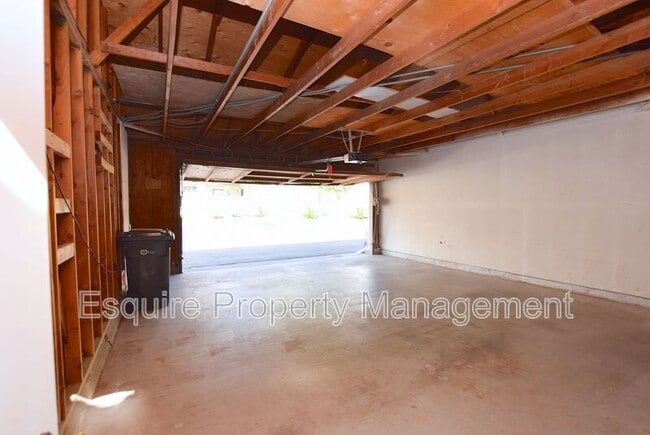 Building Photo - 2032 Birchdale Ct