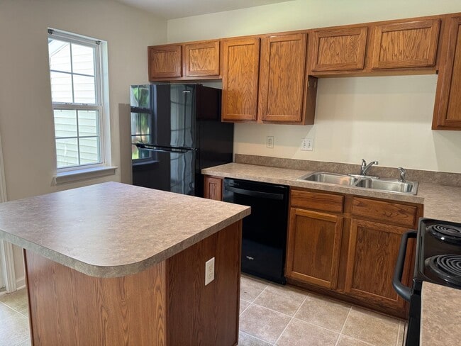 Building Photo - Townhouse in Townes at Buckwalter