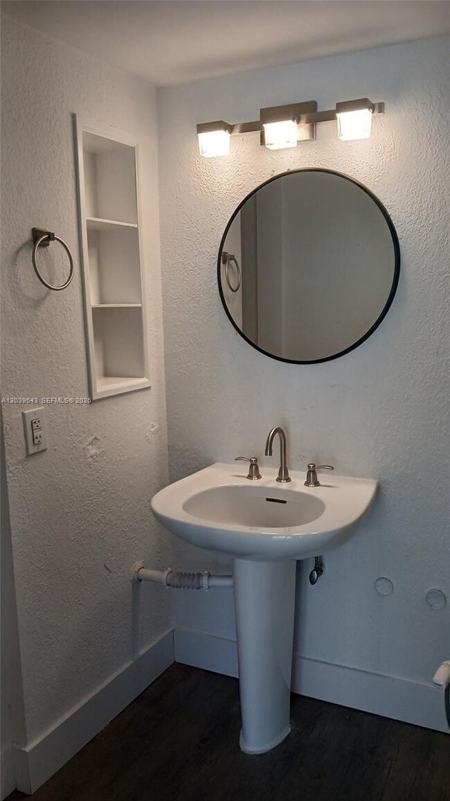 Building Photo - 1440 Brickell Bay Dr