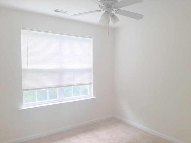 Building Photo - Spacious 3 Bedroom Townhome in South Durham