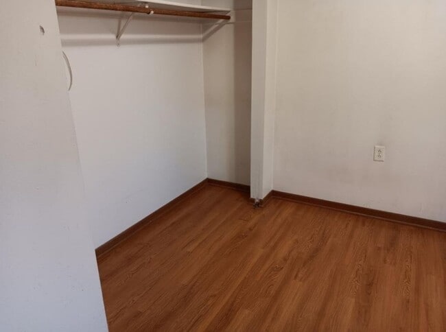 Building Photo - Pleasantville