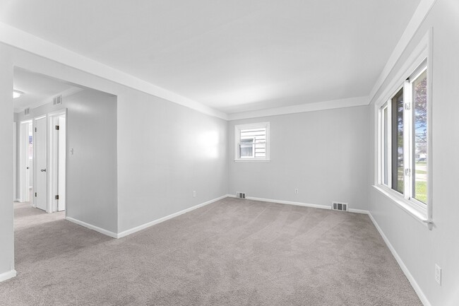Building Photo - 22611 Hillock Ave