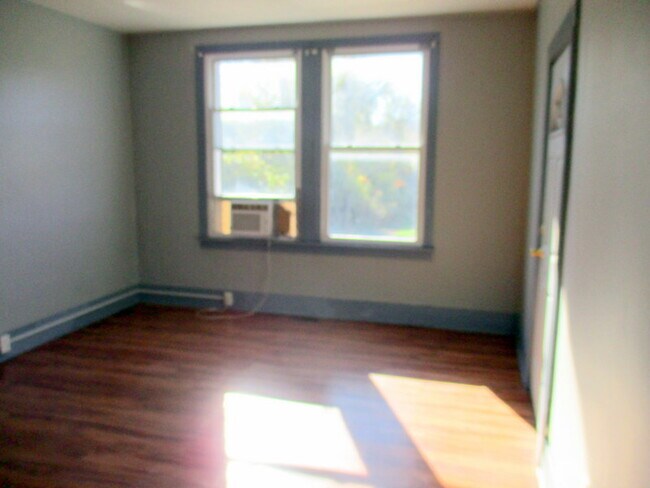 Building Photo - 324 Park Rd